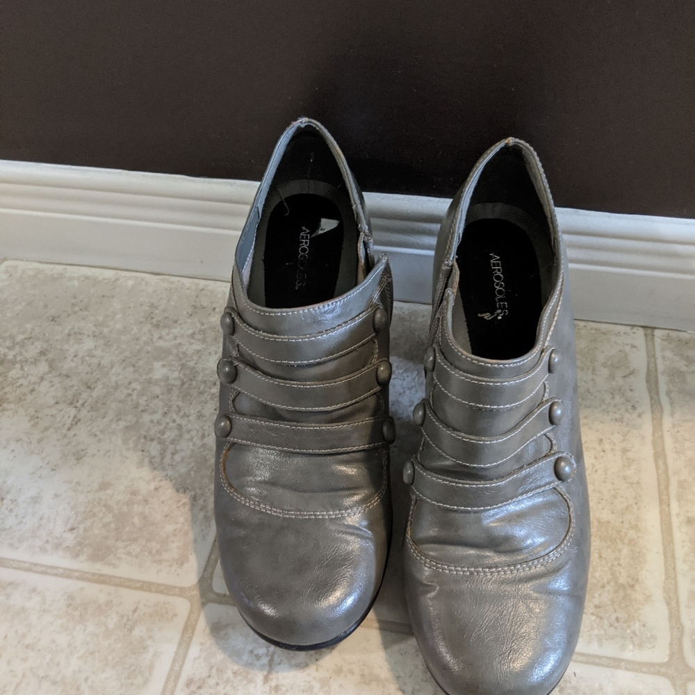 Aerosoles Gray button ankle heeled boots